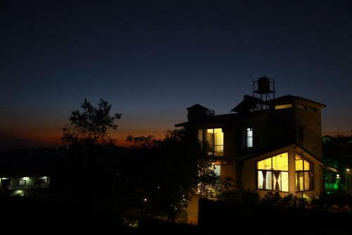 Hostal Vajra Villa
