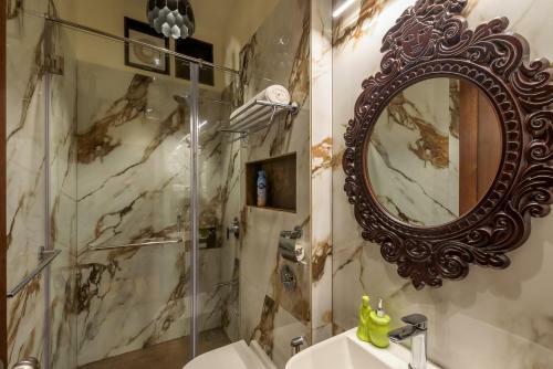 Villa Saffronstays Tudor Rose