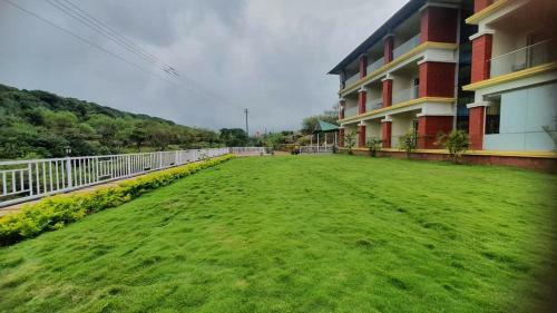 Hotel Stonarc Riverside Resort