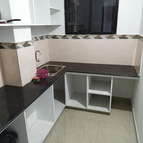 Lora Shopping Centre And Apartment