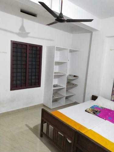 Lora Shopping Centre And Apartment