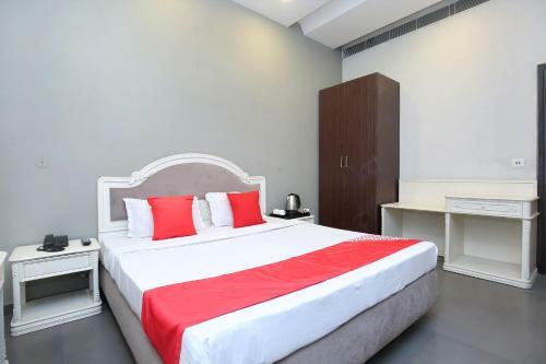 Capital O 23498 Hotel Jane Royale