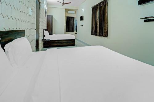 Hotel Collection O 83033 Evergreen Residency