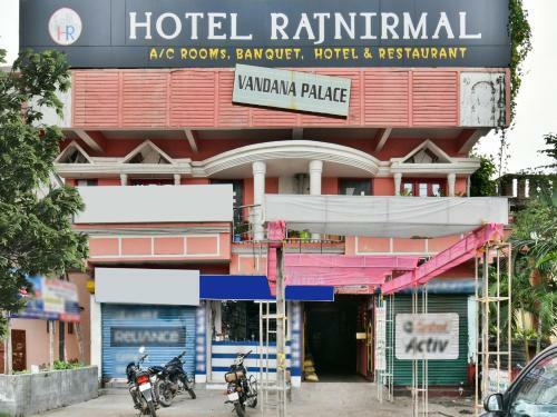 Oyo 81968 Hotel Rajnirmal