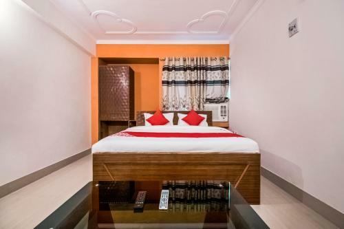 Capital O 27616 Hotel Mega Royal