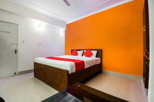Capital O 27616 Hotel Mega Royal