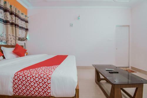 Capital O 27616 Hotel Mega Royal
