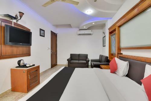 Capital O 44526 Hotel Tjs Royale