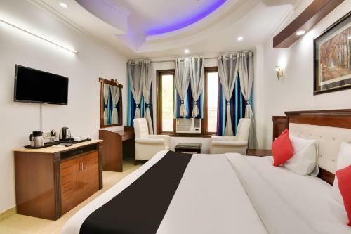 Capital O 44526 Hotel Tjs Royale