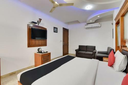 Capital O 44526 Hotel Tjs Royale