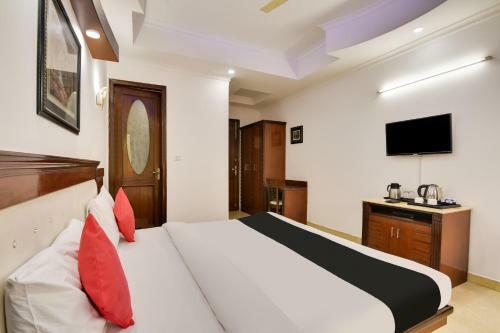 Capital O 44526 Hotel Tjs Royale