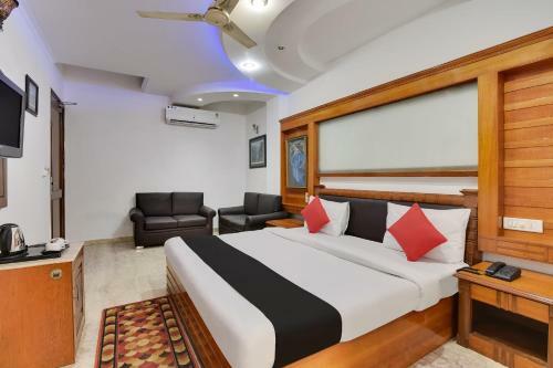 Capital O 44526 Hotel Tjs Royale