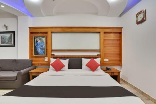 Capital O 44526 Hotel Tjs Royale