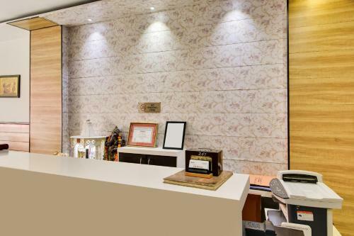 Capital O 44526 Hotel Tjs Royale