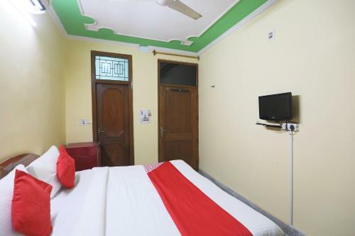 Oyo Flagship 49985 Singh Hotel