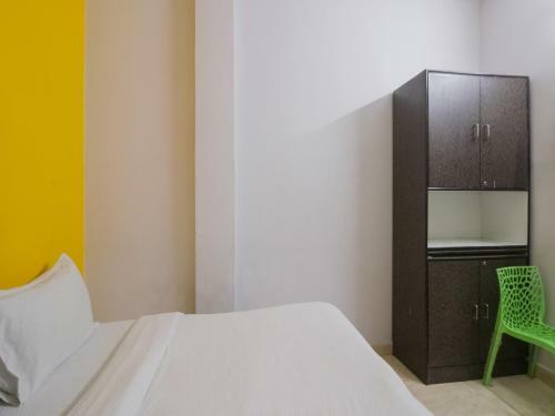 Hostal Vaccinated Staff - Oyo 78805 Decent Cozy Inn