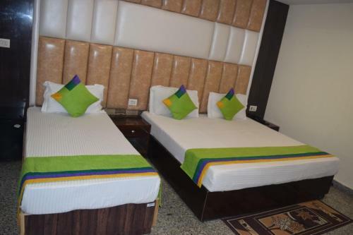Hotel The Paramont Suites Delhi
