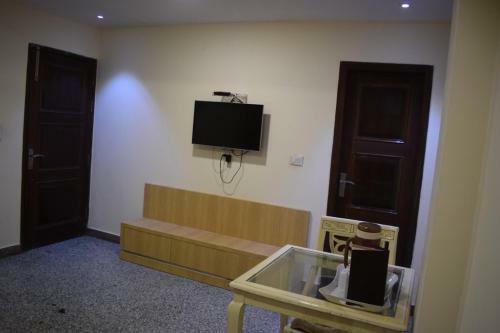 Hotel The Paramont Suites Delhi