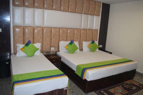 Hotel The Paramont Suites Delhi