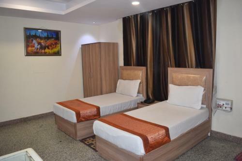 Hotel The Paramont Suites Delhi