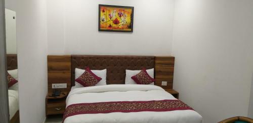 Hotel The Paramont Suites Delhi