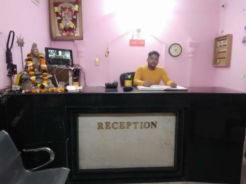 Hostal Hotel Raj Hans Dx