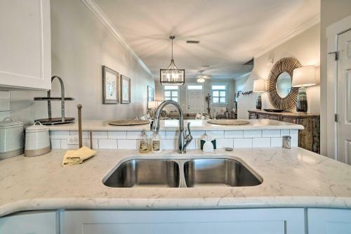 Upscale Ocean View Getaway - Walk To Beach!
