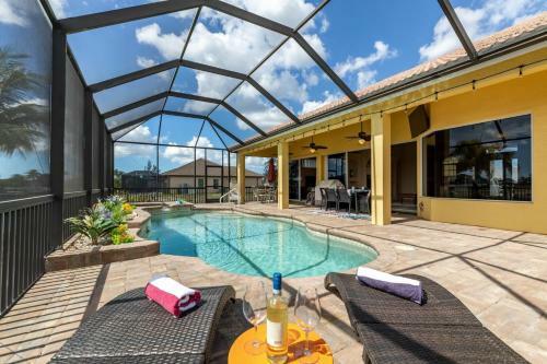 Villa Paws N' Paradise - Cape Coral - Roelens Vacations