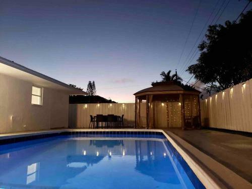 Dream Vacation Home 4/2 W/heated Pool