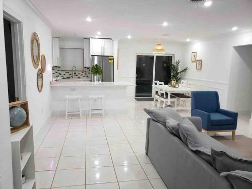 Dream Vacation Home 4/2 W/heated Pool