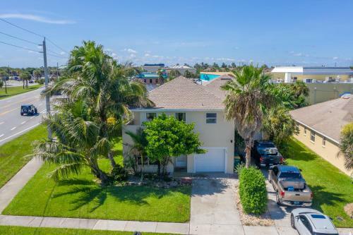 Steps From The Beach - Relaxing Townhome