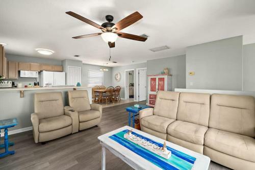 Close To The Beach 3-2 Relaxing Townhome