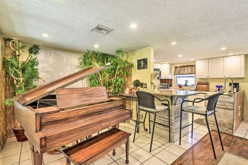 Unique Nokomis Home About 2 Mi To Beach Access!