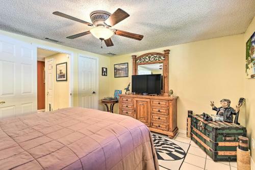 Unique Nokomis Home About 2 Mi To Beach Access!