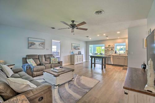 Waterfront Nokomis Escape With Dock And Kayaks!