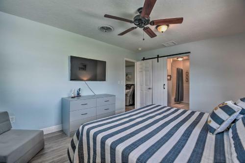 Waterfront Nokomis Escape With Dock And Kayaks!