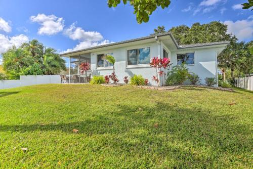 Waterfront Nokomis Escape With Dock And Kayaks!