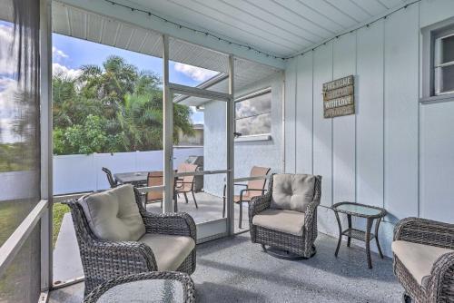 Waterfront Nokomis Escape With Dock And Kayaks!
