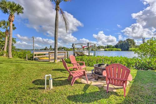 Waterfront Nokomis Escape With Dock And Kayaks!