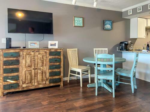 Apartamento Waterfront Home, Short Walk To Beach, Deck/balcony