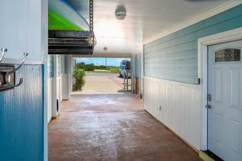 Apartamento Waterfront Home, Short Walk To Beach, Deck/balcony