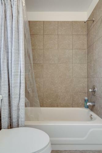 New 4br House With Private Pool In Navarre