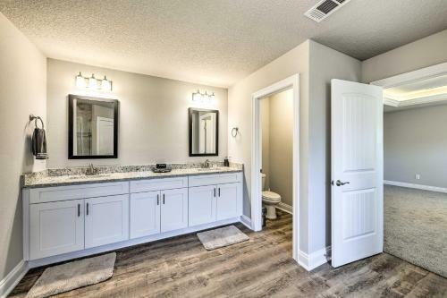 Upscale Navarre Retreat With Fully Fenced Yard!