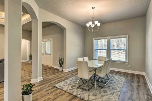 Upscale Navarre Retreat With Fully Fenced Yard!