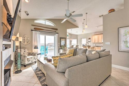 The Summer Breeze Retreat - Near Navarre Beach!