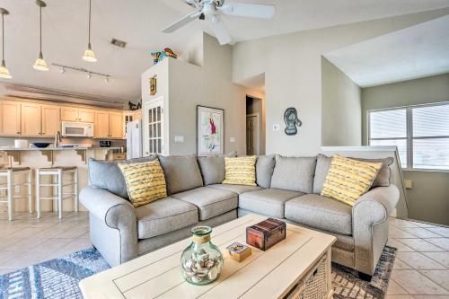 The Summer Breeze Retreat - Near Navarre Beach!