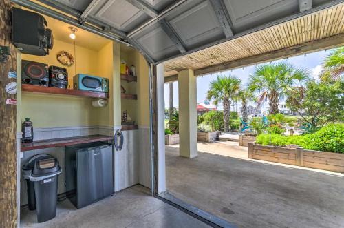 The Summer Breeze Retreat - Near Navarre Beach!