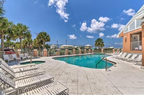 The Summer Breeze Retreat - Near Navarre Beach!