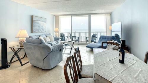 Pelican 304-d By Teeming Vacation Rentals