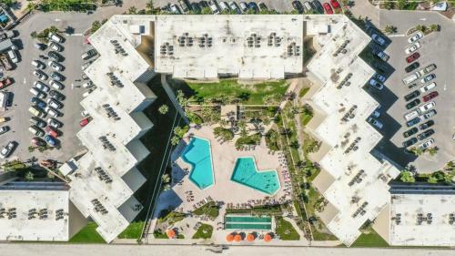 Pelican 304-d By Teeming Vacation Rentals